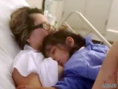 沐鸣直属总代为母则强2岁幼女病床边喊肚饿 昏迷1个月母亲突睁眼喂奶