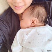 沐鸣代理开户【好想咬一口】Galilee 3个月大 吴雨霏晒细女肥面珠肉照