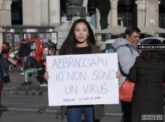 沐鸣直属招商意大利街头中国女孩求「拥抱」举牌：我不是病毒！