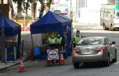 沐鸣平台怎么注册警员骏洋邨巡逻车辆进出须截查 有隔离市民晾晒衣物