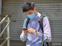 沐鸣代理两男女涉藏雷射笔准保释 两案押后4月再讯