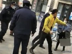 沐鸣直属代理武汉城管与蔬果店配送员发生肢体衝突 3名涉事城管遭辞退