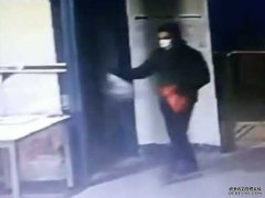沐鸣直属代理不满防疫人员 大连男子向检查点「掟狗屎」
