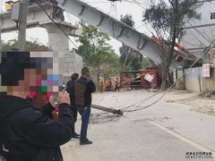 沐鸣直属代理福州建筑中桥梁倒塌 压扁房屋致2死4伤