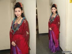 首拍古装心情兴奋 沐鸣app下载简淑儿大露背色诱萧正楠无难度