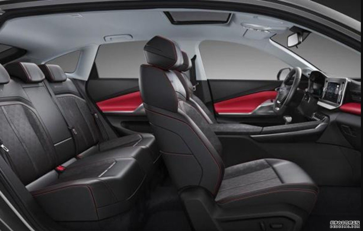 新宝骏公布RC-5内饰官图,沐鸣平台登录撞色机甲风 质感满满