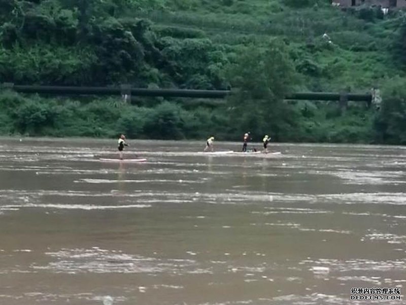 迎洪水冒险玩立划艇 沐鸣代理招商四川7人下河被水冲散2人失踪