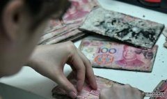 沐鸣直属招商广东老伯31万现金藏家中 4年后发霉损失近3千