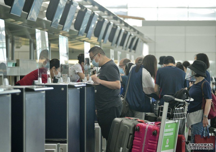 《环时》引消息人士：香港机场将很快恢复到内地转机服务