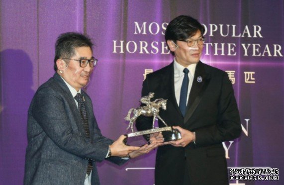 膺香港马王沐鸣登录 马会举行线上颁奖礼
