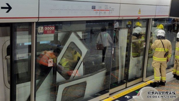 港铁甩门｜报沐鸣APP下载告揭护栏螺栓螺母严重腐蚀酿意外 就乘客行路轨将改动列车警报系统