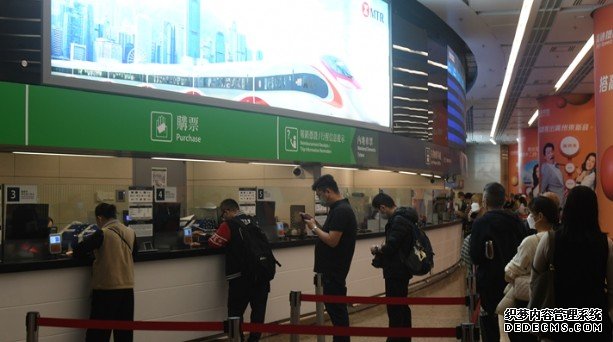 高铁卖飞第二日续有市民排队沐鸣代理 西九站实时更新剩馀车票资料