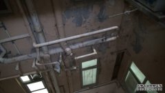 沐鸣注册登录大廈水管爆裂致單位漏水 業主投訴無門：爛到不能住