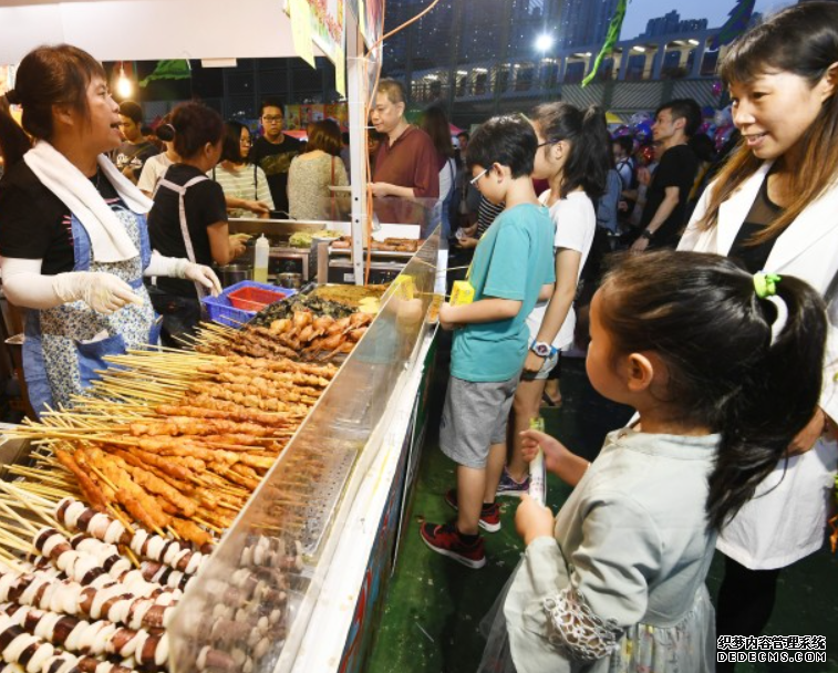 夜經濟︱葉劉淑儀指不能盲搞大笪地 夜市要針對年輕人海外遊客蓝狮