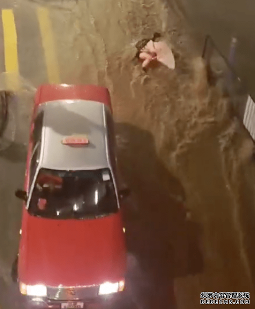 黑雨下柴灣女子遭洪水圍困 倒在馬路上險被沖至的士車底2号站登录