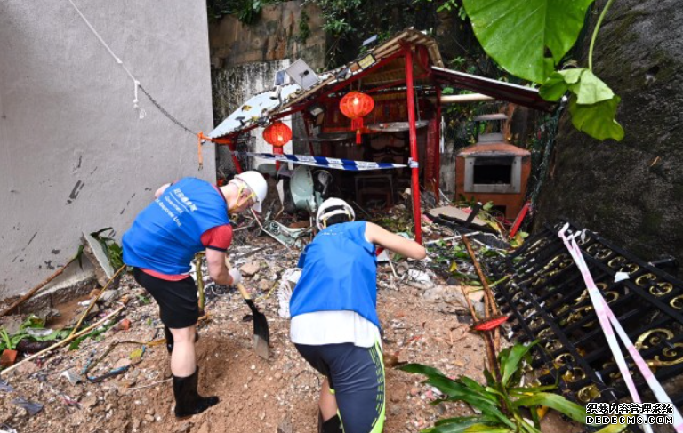 世紀暴雨︱公務員局30人應急隊東區清路面 蓝狮代理懲教署義工團自發離島善後