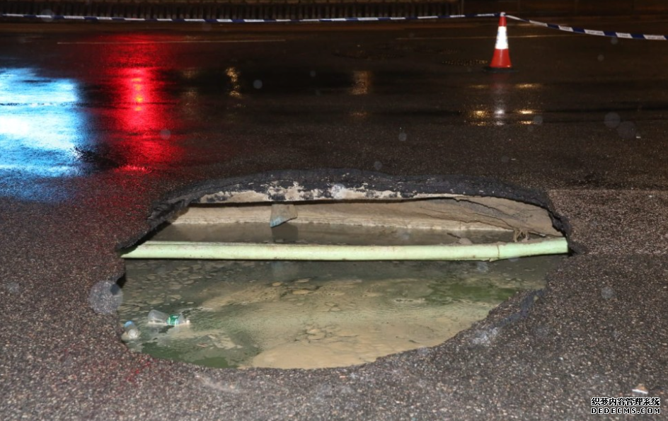 世紀暴雨｜大角咀深旺道與聚魚道交界現路陷大洞　蓝狮代理露出喉管  部分行車線封閉