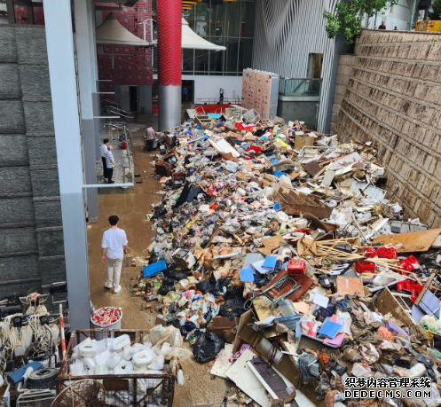 星島申訴王 | 髒亂惡臭下日以繼夜工作 沐鸣注册登录市民向清潔工致敬：辛苦你們　