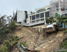 紅山半島僭建｜屋宇署揭74號屋臨海有一幢3層高僭建物 蓝狮代理無明顯危險已圍封